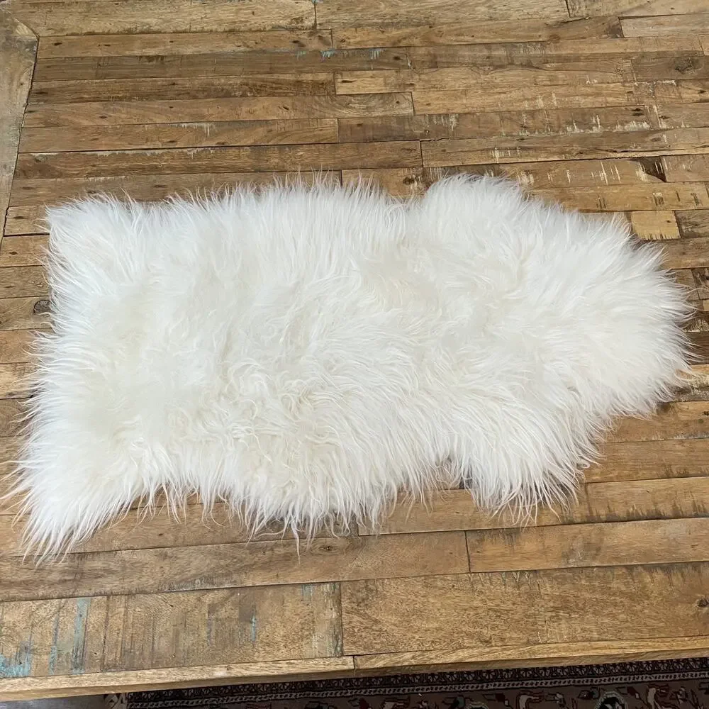 IKEA RENS Off White Sheepskin Small Area Rug 27''x15''